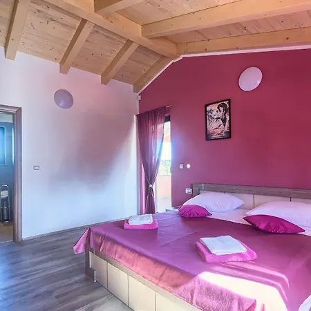 Amber Villa Barban