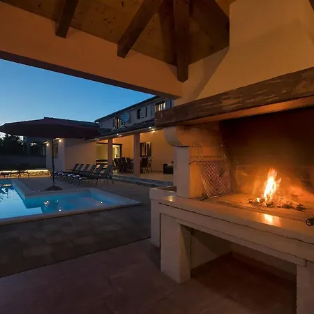 Amber Villa