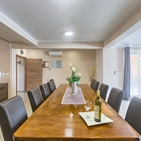 Amber Villa